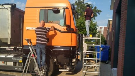 Vrachtwagen een nieuw laagje verf
