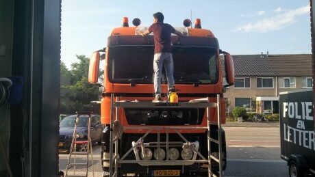 Vrachtwagen een nieuw laagje verf